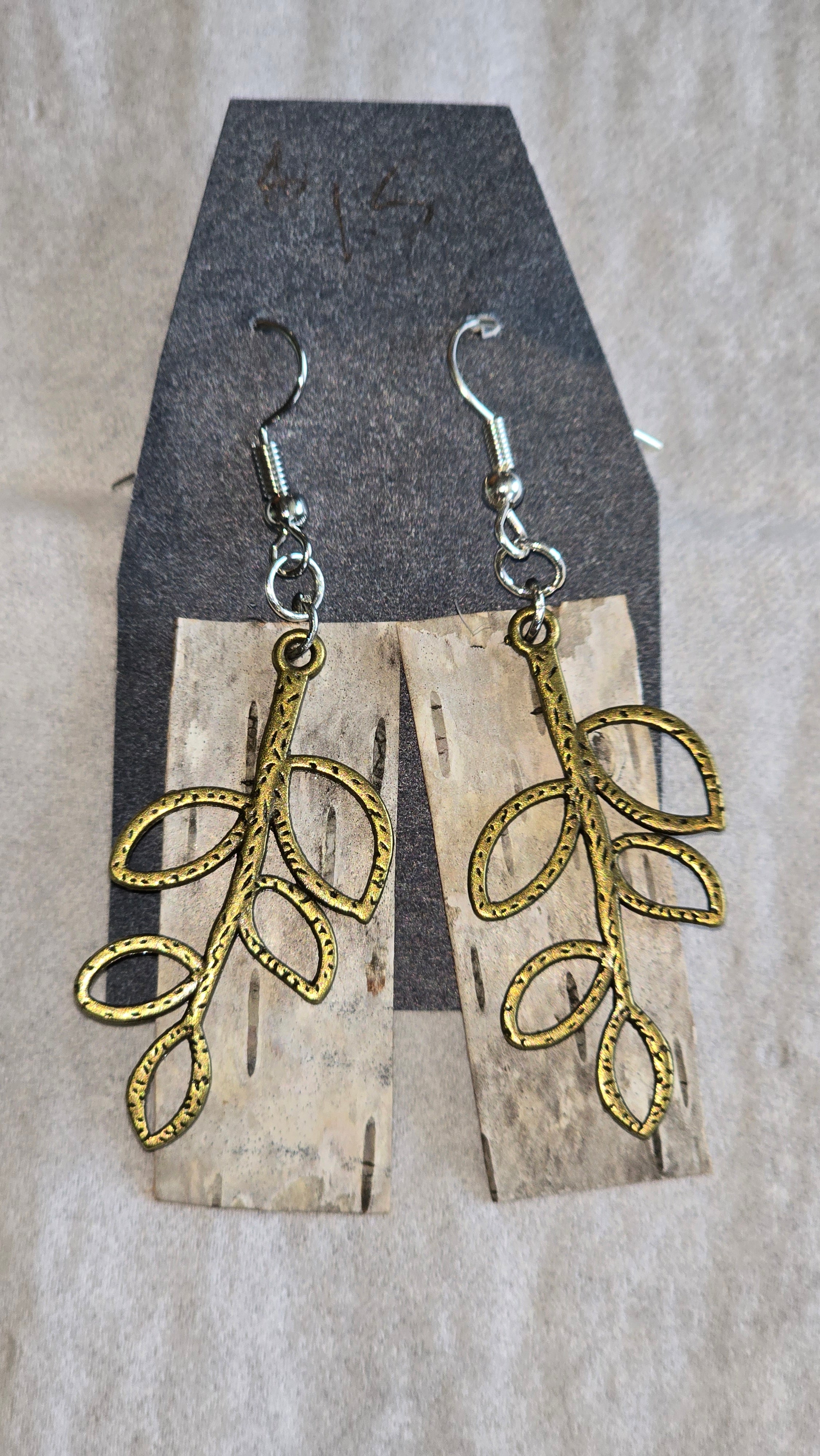 Birch Wood, Open Leaf & Hammered Metal